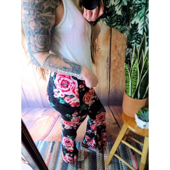 NWOT Floral crushed velvet bell bottoms 🌿 - Picture 2 of 4
